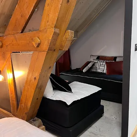 Sous Les Toits, By Refuges En *